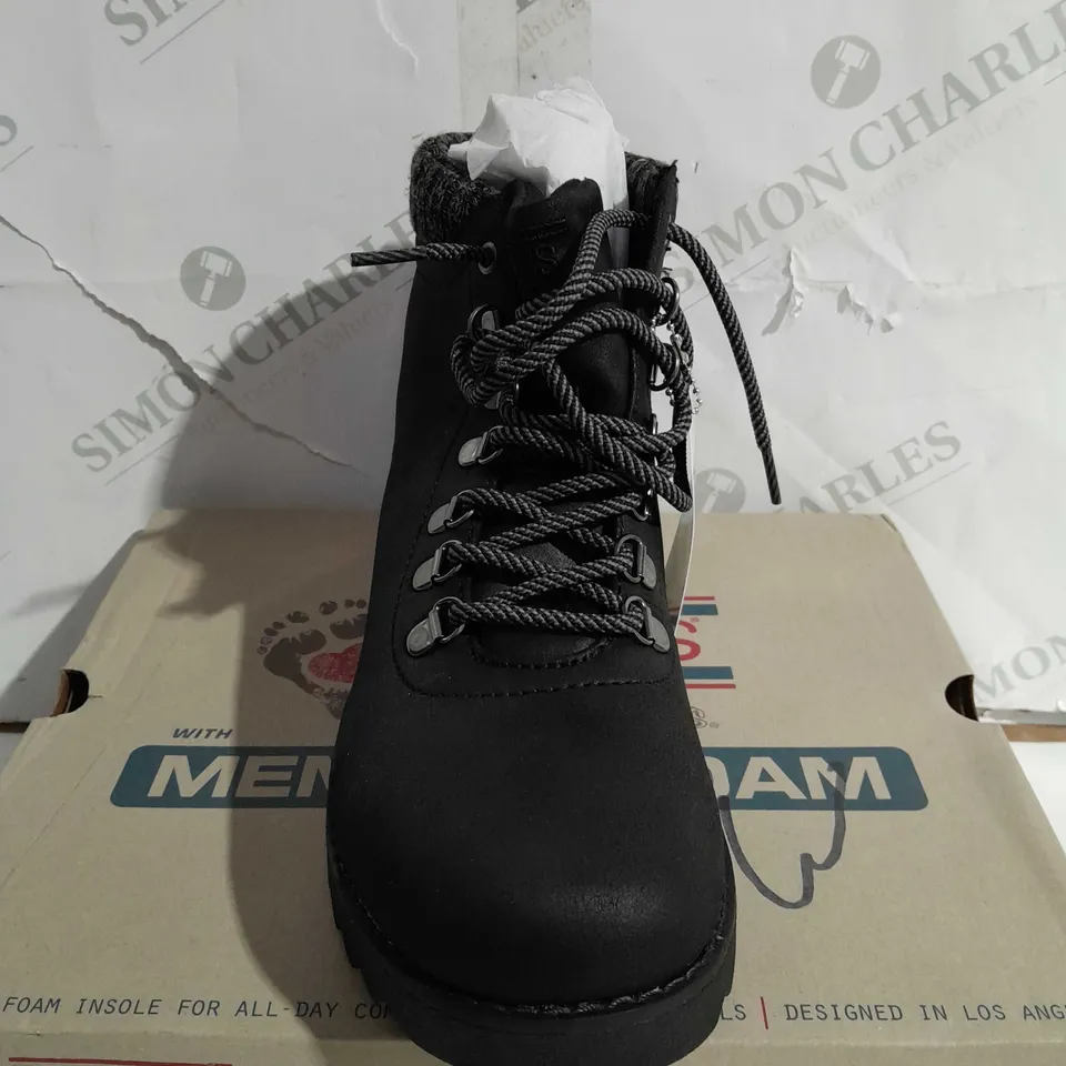 SKECHERS BOBS HIKING BOOTS BLACK - SIZE 6 1/2