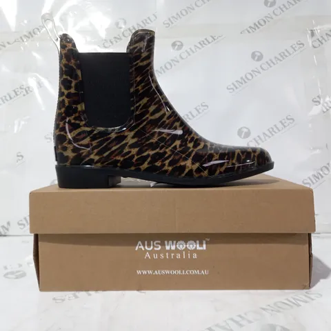 BOXED PAIR OF AUS WOOLI AUSTRALIA SHOES IN LEOPARD PRINT UK SIZE 7