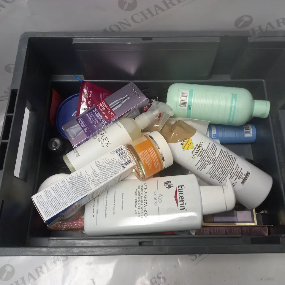 APPROXIMATLEY 20 COSMETICS ITEMS TO INCLUDE OLAPLEX N0 INTENSIVE BOND BUILDING HAIR TREATMENT (155ml), EUCERIN ATO CONTROL BATH & SHOWER OIL (400ml), N07 RADIANCE MOISTURISER (50ml), ETC