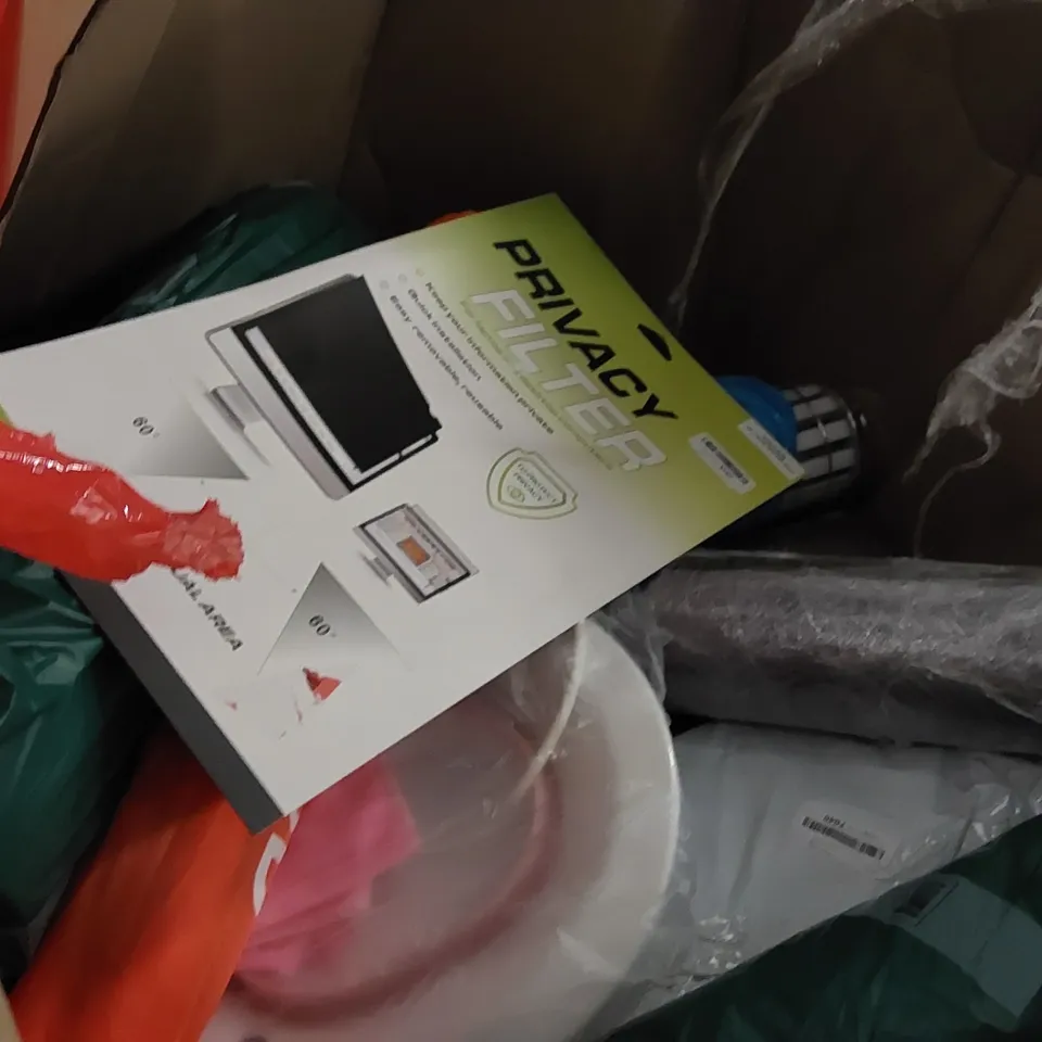 PALLET OF ASSORTED ITEMS INCLUDING: DANCE MAT, TOILET SEAT, SCREEN PROTECTOR, POSTER