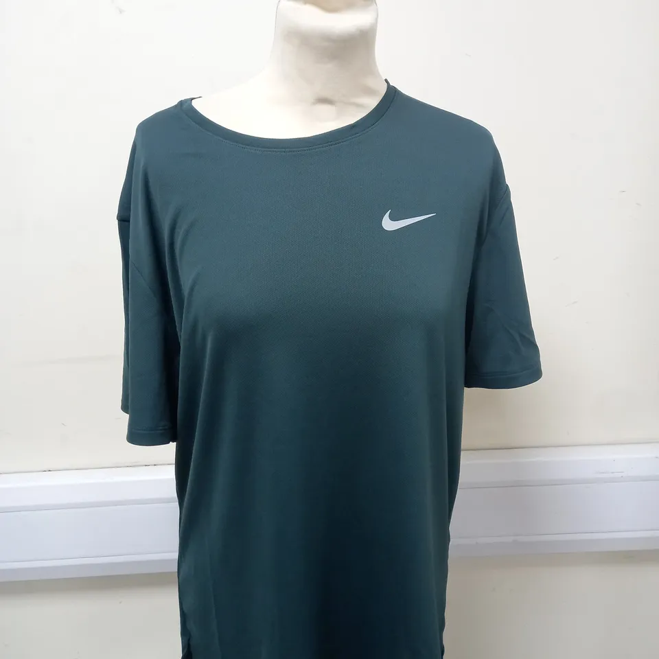 NIKE RUNNING T-SHIRT SIZE M 