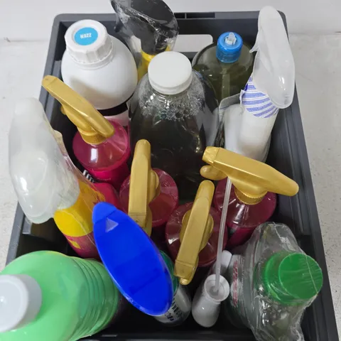 BOX CONTAINING A MIX OF 10 ASSORTED ITEMS INCLUDING MULTIPURPOSE CLEANER, CONCENTRATED VINEGAR ETC.