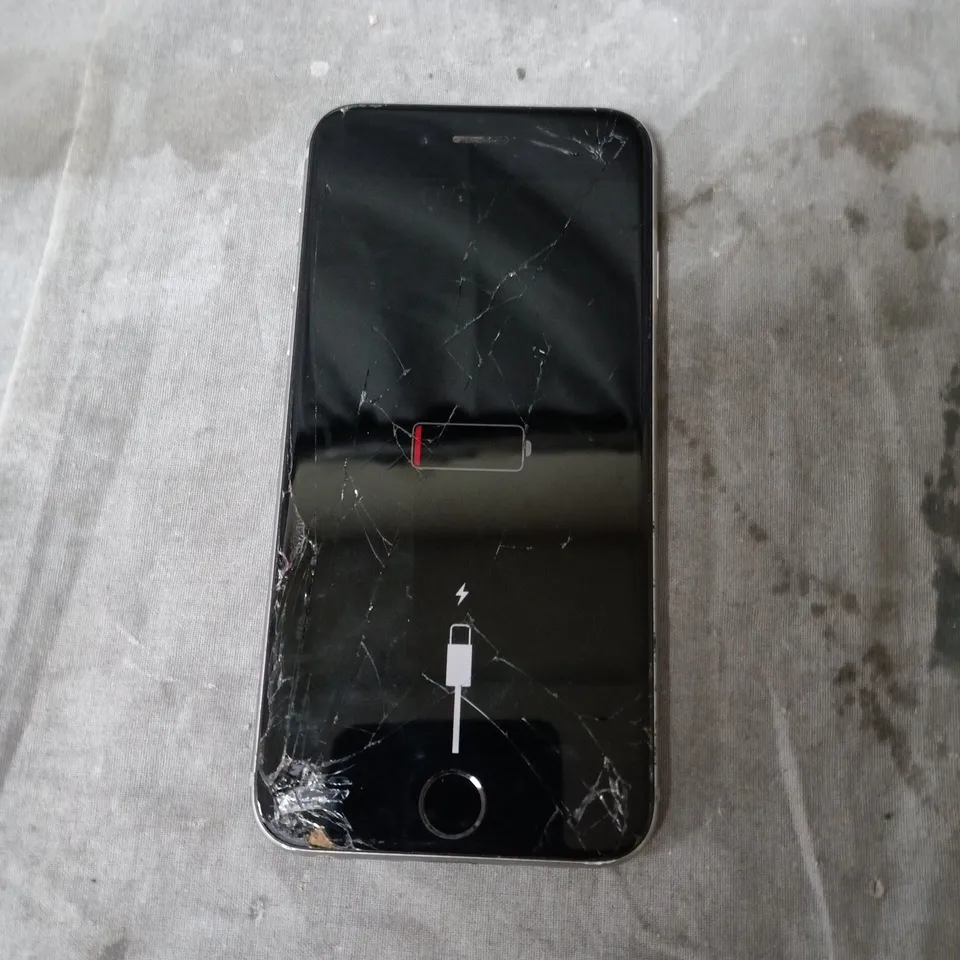 APPLE IPHONE 6S 32GB SPACE GREY – UNLOCKED (DAMAGED SCREEN)