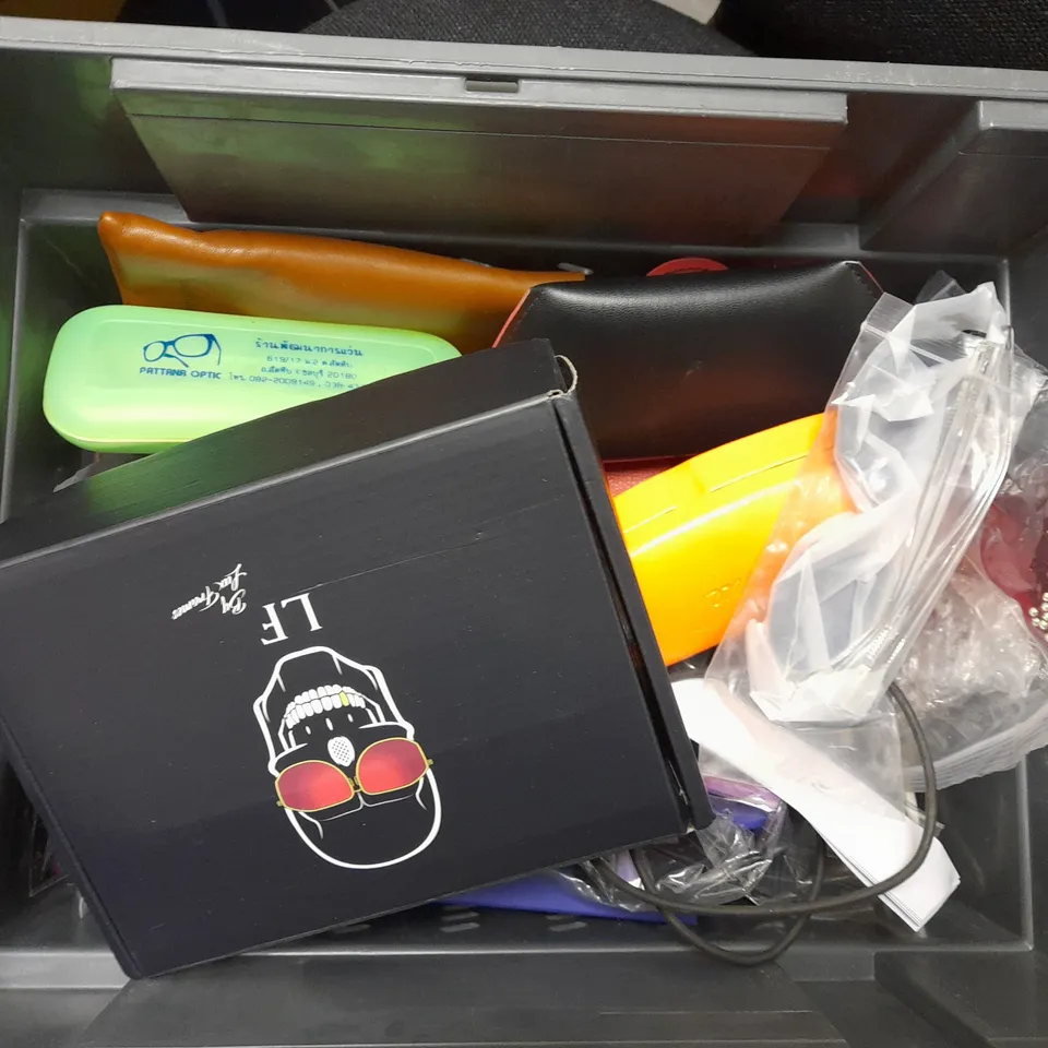 BOX OF APPROX 10 ASSORTED SUNGLASSES AND PRESCRIPTION GLASSES IN VARIOUS COLOURS AND STYLES