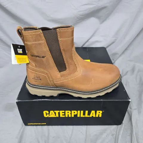 BOXED PAIR OF CAT PELTON ST S1 BOOTS IN DARK BEIGE - UK 10