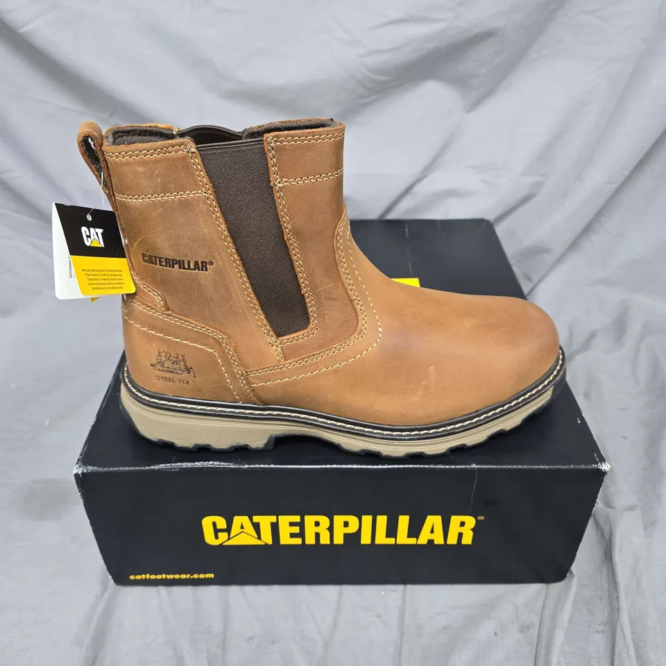 BOXED PAIR OF CAT PELTON ST S1 BOOTS IN DARK BEIGE - UK 10