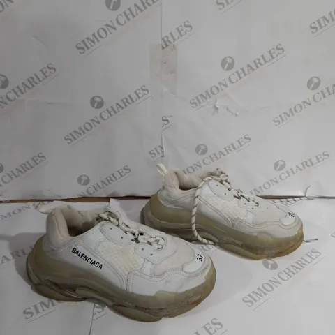UNBOXED PAIR OF BALENCIAGA 37 SIZE UK 4