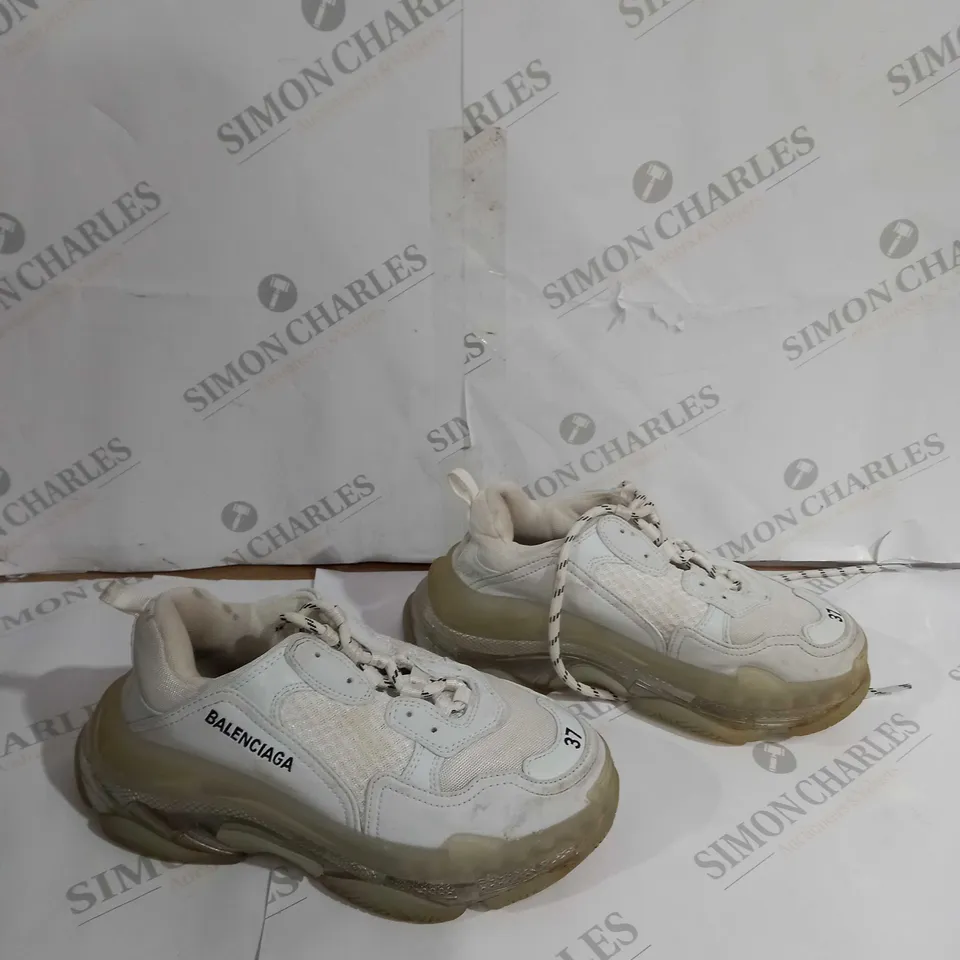 UNBOXED PAIR OF BALENCIAGA 37 SIZE UK 4