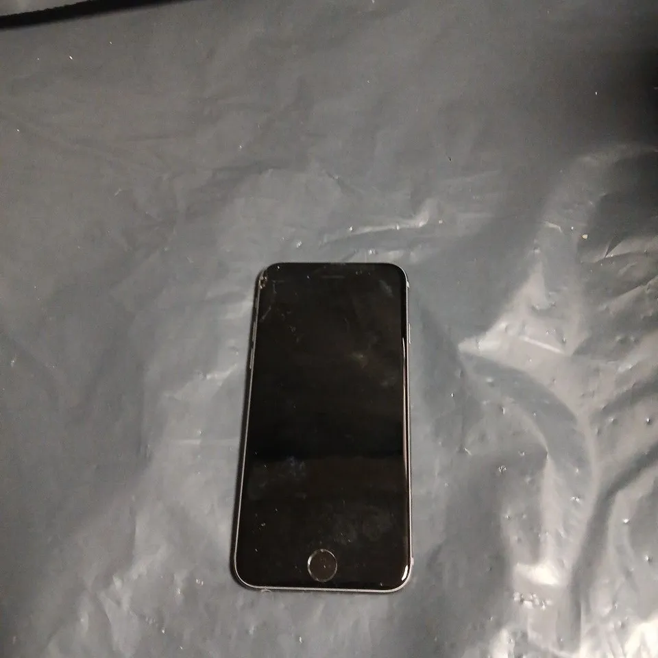 APPLE IPHONE – SILVER 