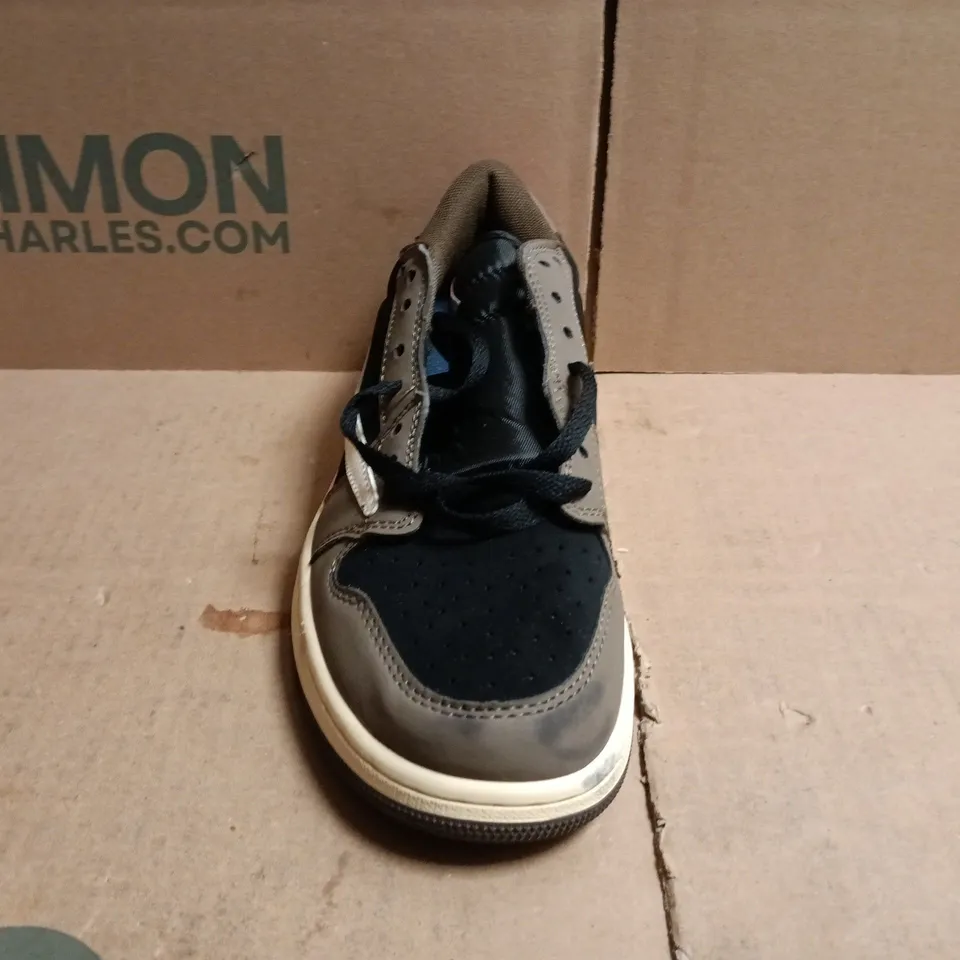 PAIR OF NIKE CACTUS JACK TRAINERS IN TAN/BLACK/WHITE SIZE UK 6