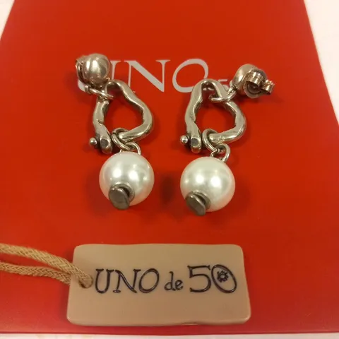 BAGGED UNO DE 50 HANGING PEARL EARRINGS