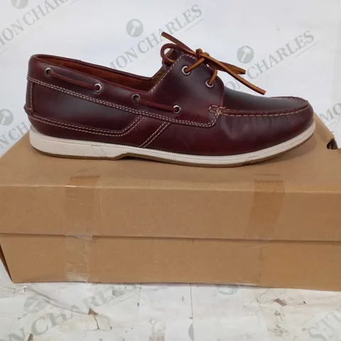 BOXED PAIR OF CLARKS LEATHER SHOES IN CHESTNUT COLOUR UK SIZE 10.5