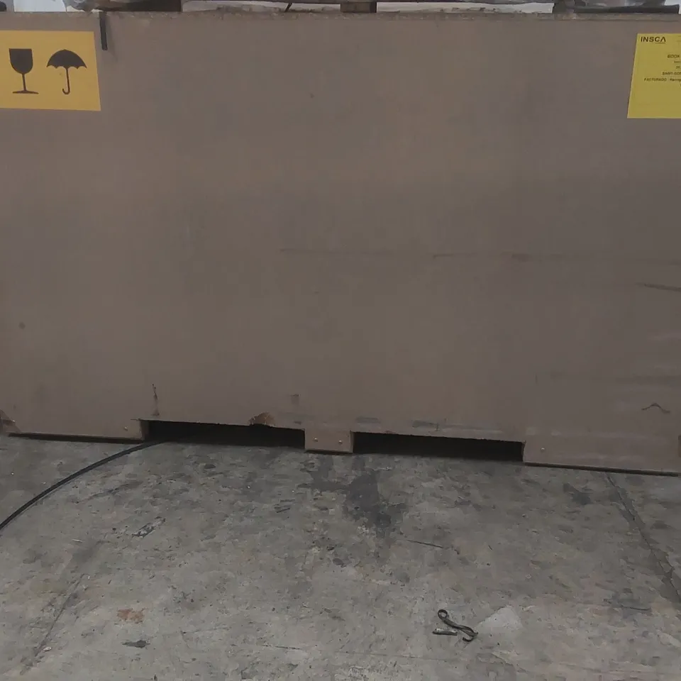 PALLET CONTAINING COMMERCIAL DISPLAY UNIT PARTS
