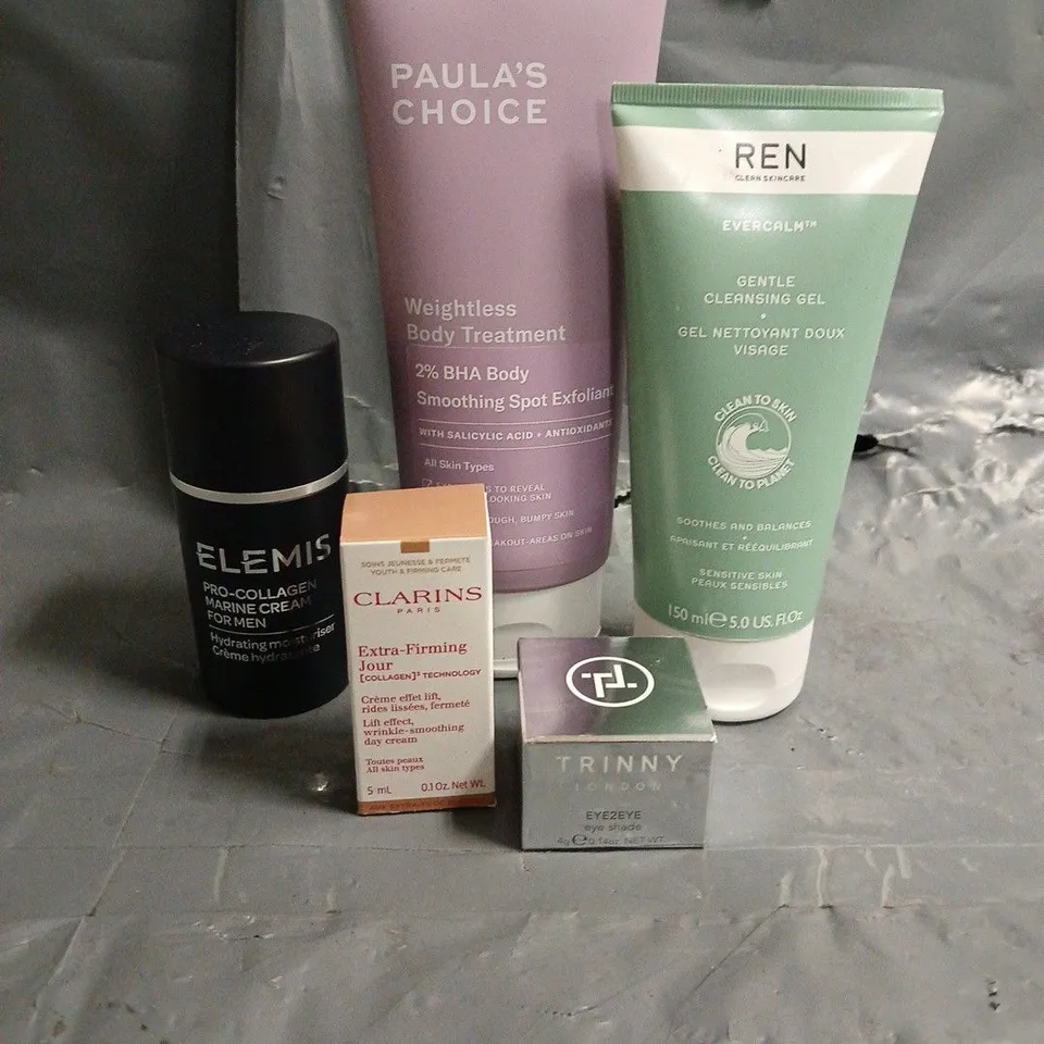 LOT OF 4 ASSORTED COSMETIC PRODUCTS TO INCLUDE TRINNY LONDON EYE SHADE, CLAIRINS WRINKLE-SMOOTHING DAY CREAM, ELEMIS PRO-COLLAGEN MARINE CREAM FOR MEN, ETC