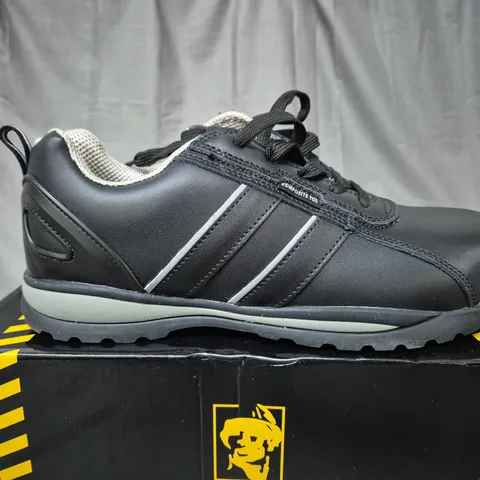 BOXED MAX STEEL SAFETY FOOTWEAR COMPOSITE TOE IN BLACK - SIZE 9