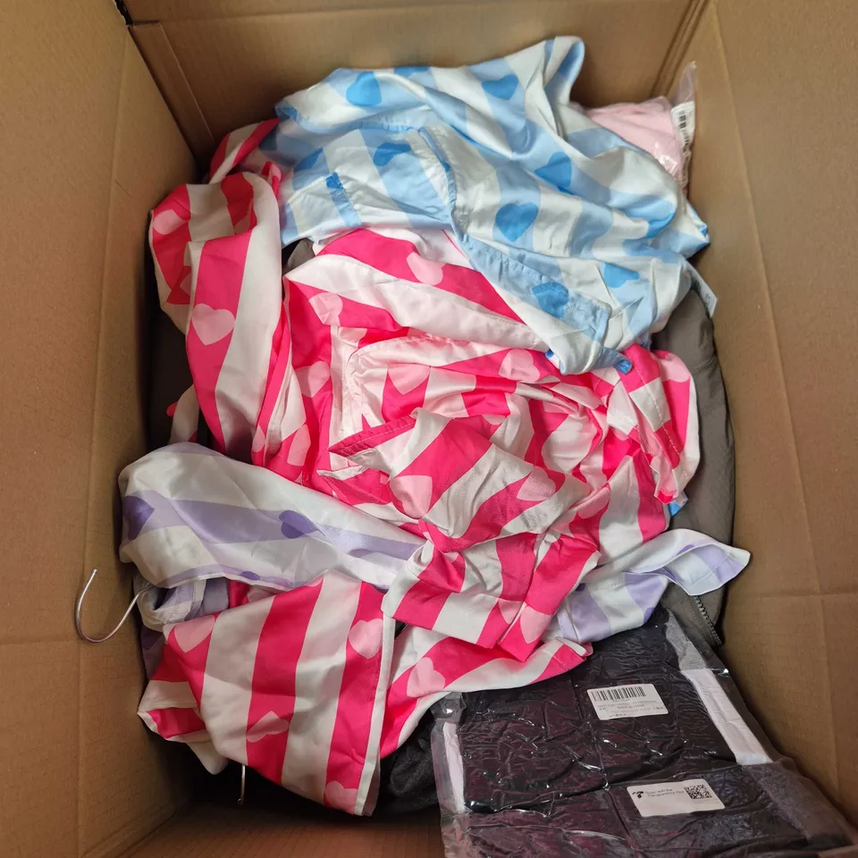 BOX OF APPROXIMATELY 25 ASSORTED CLOTHING ITEMS IN VARIOUS STYLES , COLOURS AND SIZES