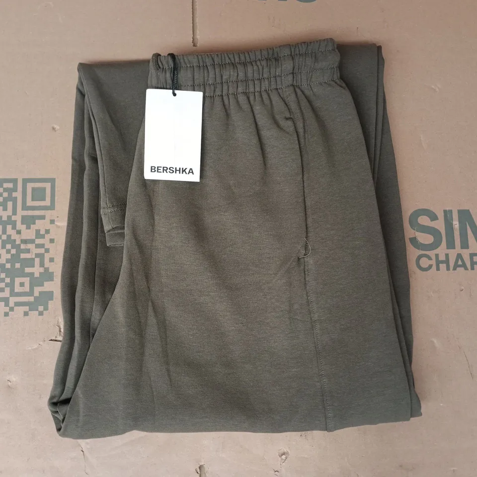 BERSHKA BARREL FIT SWEATPANTS IN DARK KHAKI SIZE LARGE