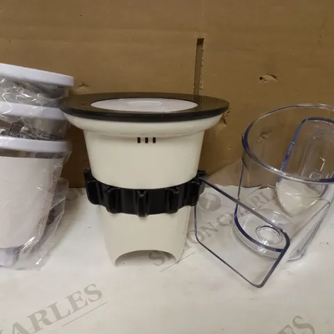 COOKS ESSENTIALS GRATRER AND SLICER