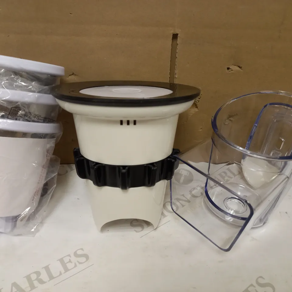 COOKS ESSENTIALS GRATRER AND SLICER