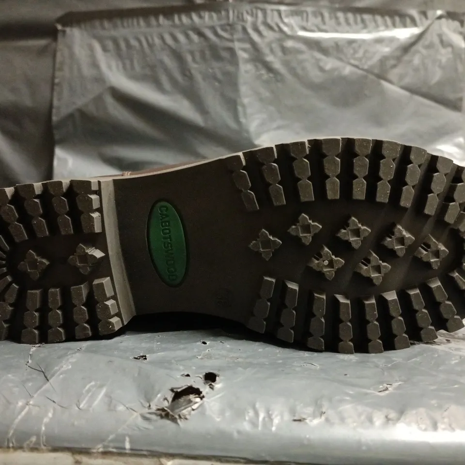 BOXED PAIR OF CABOTSWOOD AMBERLEY 2 COUNTRY BOOTS IN OAK/CHOCOLATE SIZE EU 38