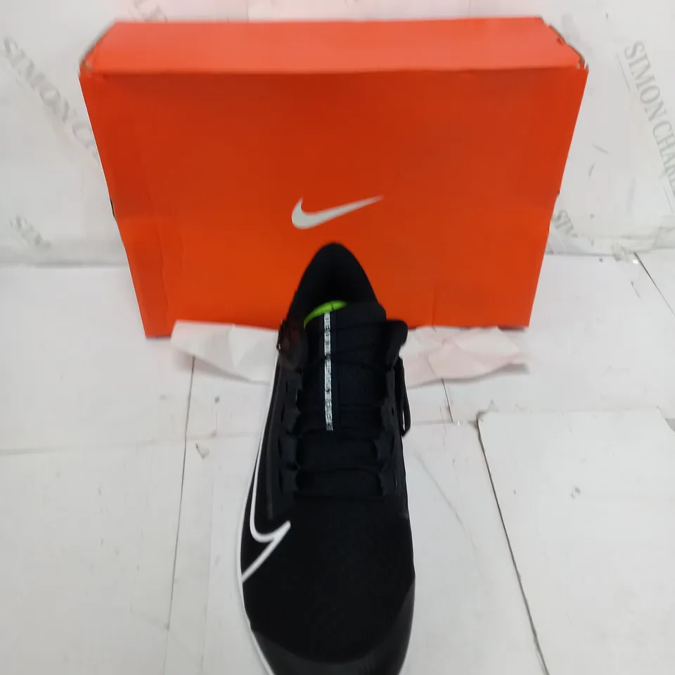 BOXED PAIR OF NIKE AIR ZOOM PEGASUS 38 FLYEASE UK 11.5
