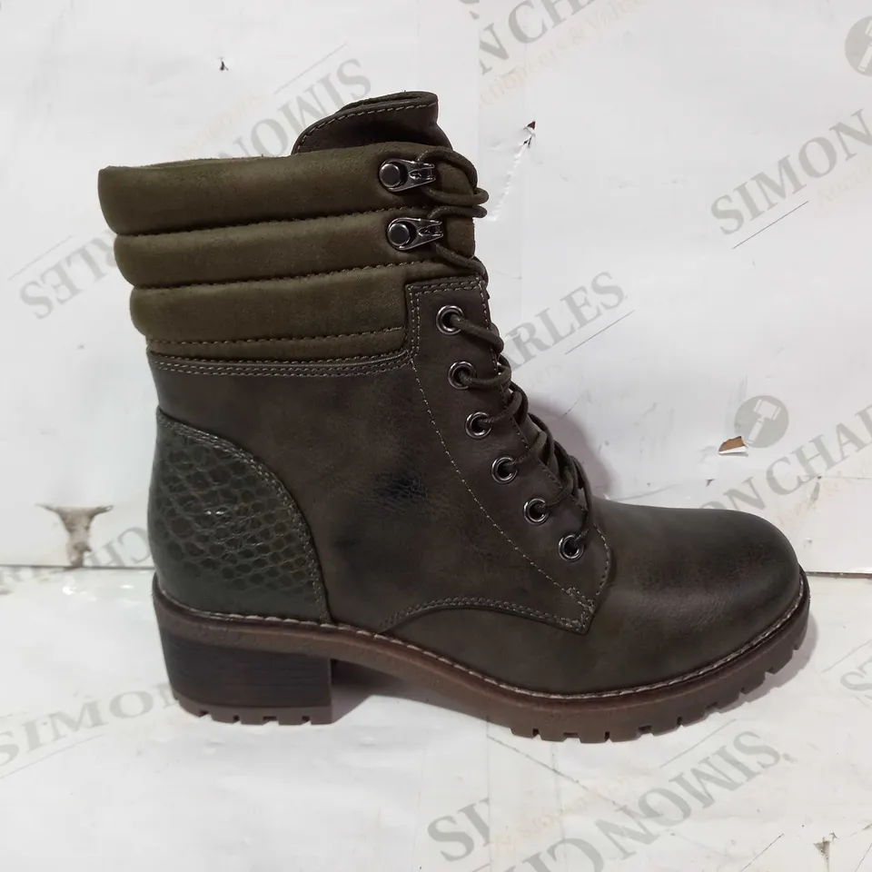 BOXED PAIR OF DESIGNER LEATHER BOOTS IN DARK GREEN EU SIZE 38