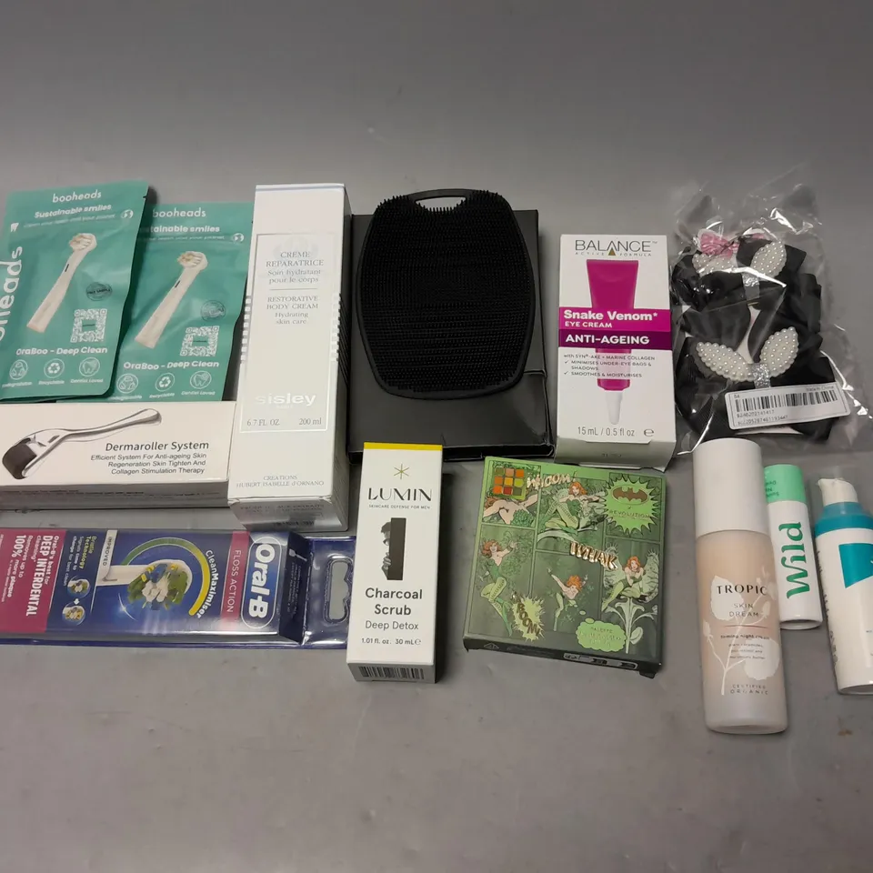 BOX OF APPROXIMATELY 15 COSMETIC ITEMS TO INCLUDE MANSCAPED SCRUB, LUMIN CHARCOAL SCRUB, AND BOOHEADS ETC.