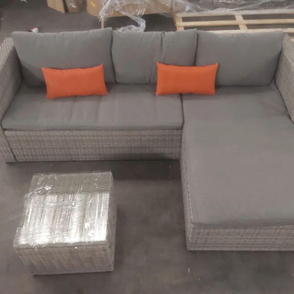 FLESSEL RATTAN SOFA SET