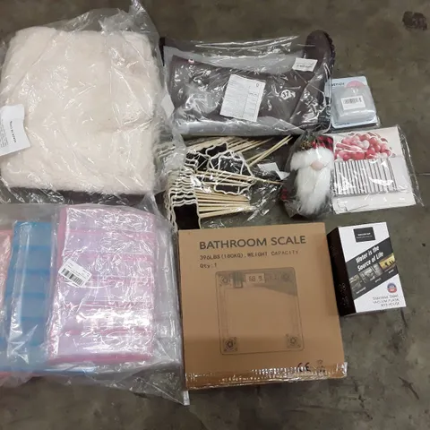 PALLET OF 6 BOXES CONTAINING ASSORTED PRODUCTS INCLUDING BATHROOM SCALE, JEWELLERY STORAGE BOXES, CHRISTMAS DECORATIONS, VACUUM CUP, GARDEN BOOTS