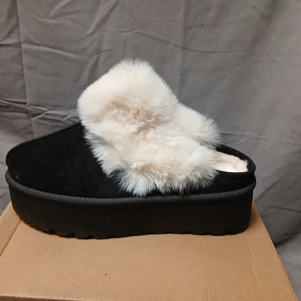 CORE10 BLACK MICRO SLIPPERS WITH WHITE FAUX FUR – WOMEN'S FOOTWEAR