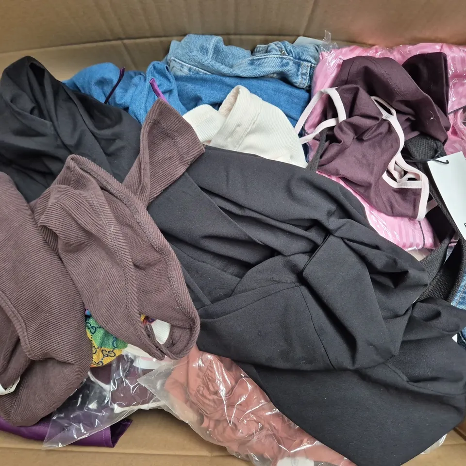 APPROXIMATELY 30 ASSORTED CLOTHING ITEMS IN VARIOUS SIZES, STYLES & COLOURS TO INCLUDE BRANDS SUCH AS BERSHKA, ZARA, M&S, ETC - COLLECTION ONLY