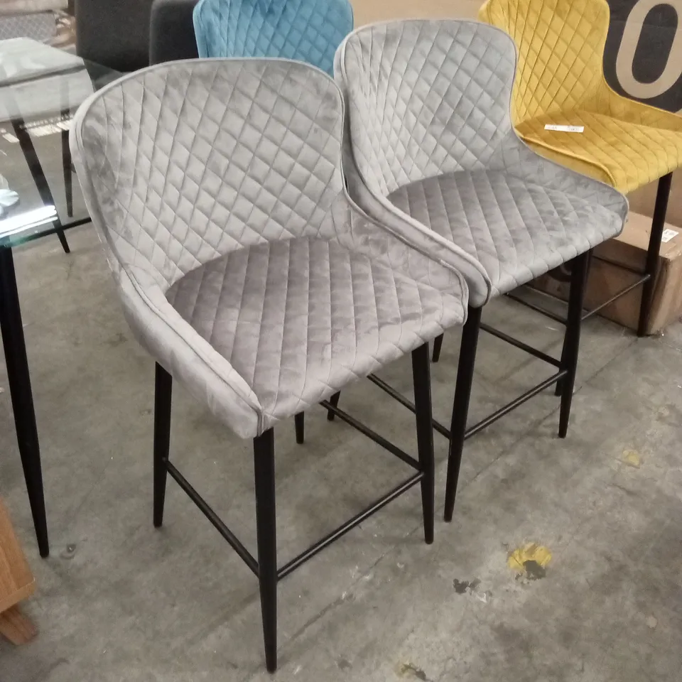 SET OF 2 QUALITY DESIGNER VELVET DIAMOND PATTERN BAR STOOLS - GREY