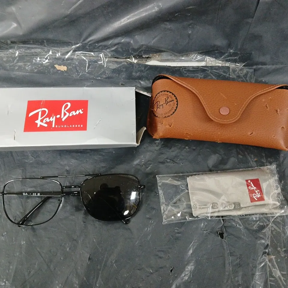 BOXED RAYBAN - SQUARE BLACK SUNGLASSES