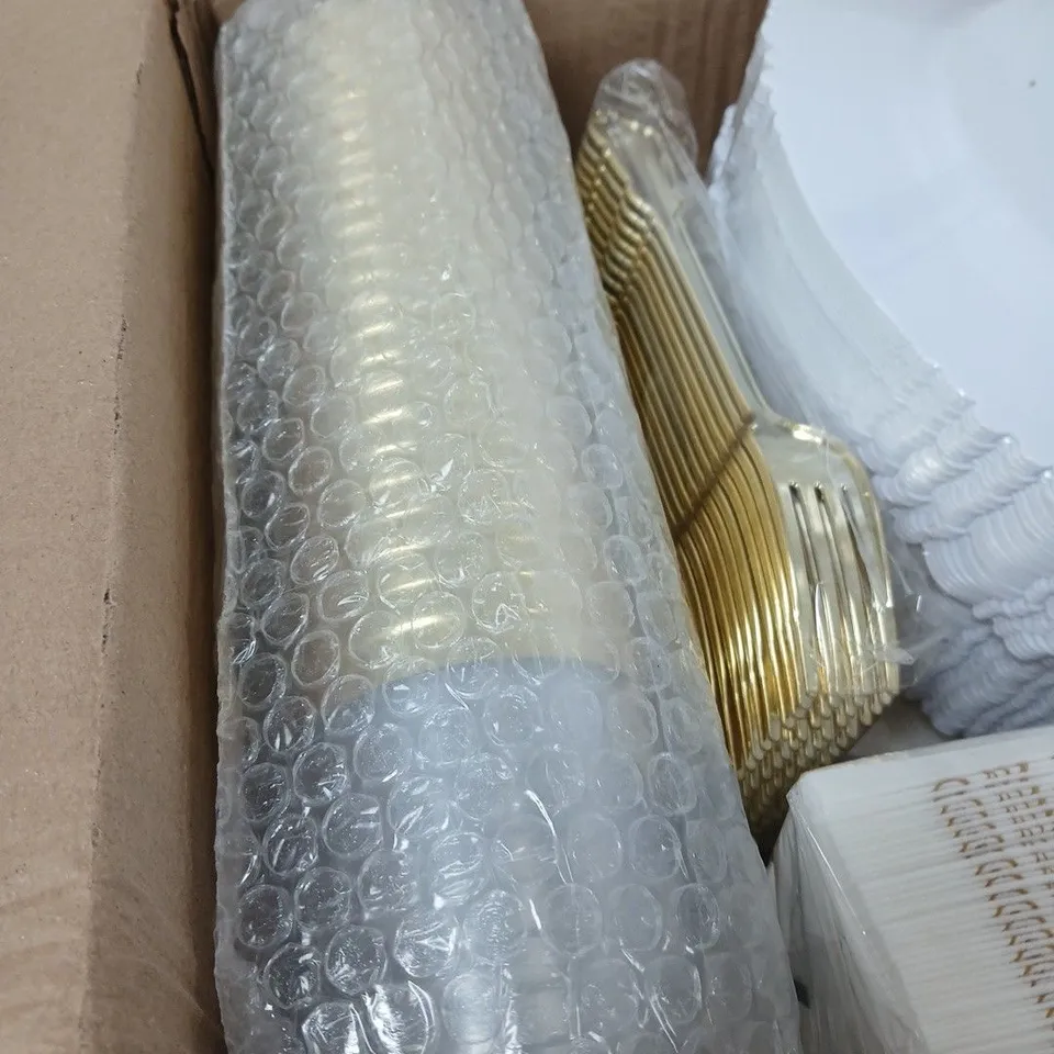 GOLD-TONE CUTLERY SET CUPS AND WITH WHITE PLATES – BOXED