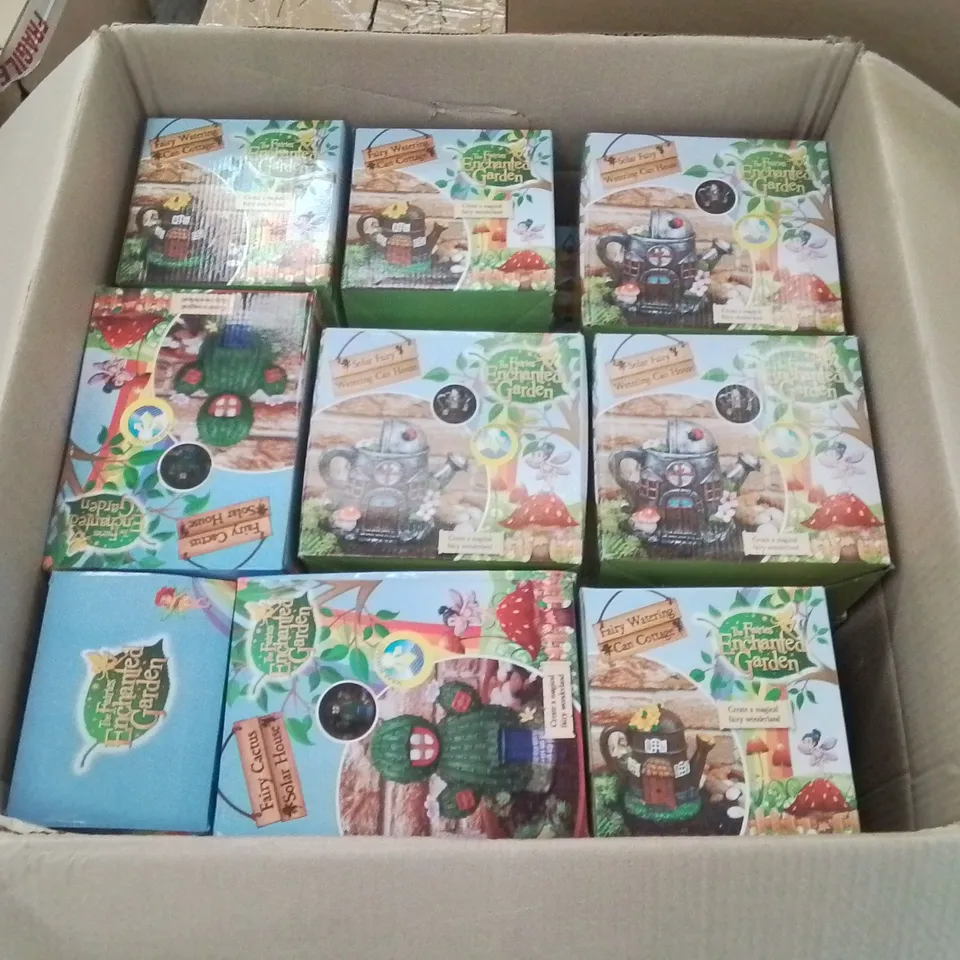 BOX CONTAINING APPROXIMATELY 32 BRAND NEW SOLAR FAIRY WATERING CAN HOUSES AND CACTUS FAIRY HOUSES 
