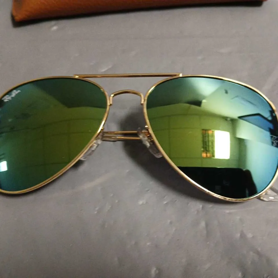 BOXED PAIR OF RAY BAN GLASSES WITH REFLECTIVE LENS 