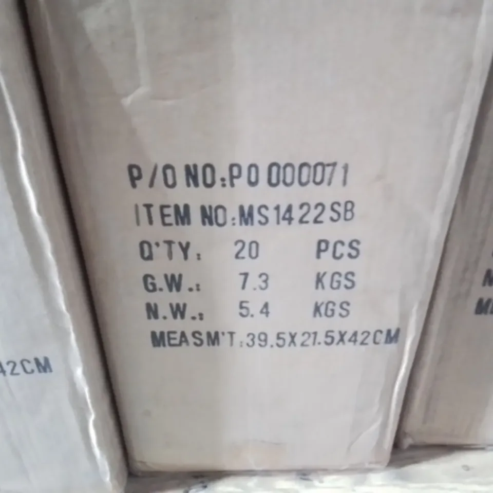 PALLET CONTAINING 9 MULTIPACK BOXES OF ASSORTED LIGHTING ITEMS INCLUDES EMCOLITE MS1422, 50W PISTON FITTING IN CAST ALUMINIUM AND 6.5W BULBS