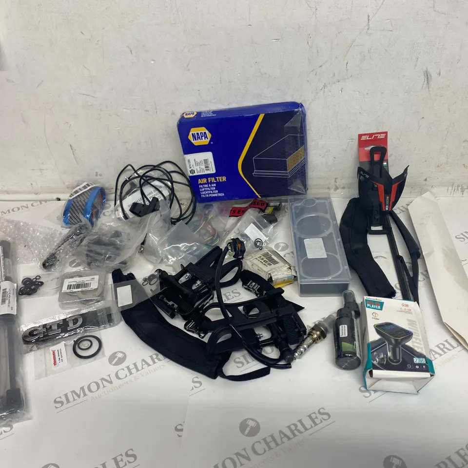 ASSORTED ITEMS TO INCLUDE: AIR FILTER, ELITE VICOCARBON BOTTLE HOLDER, GTD BADGE, CAR FM PLAYER, BATTERY CHARGER ETC 