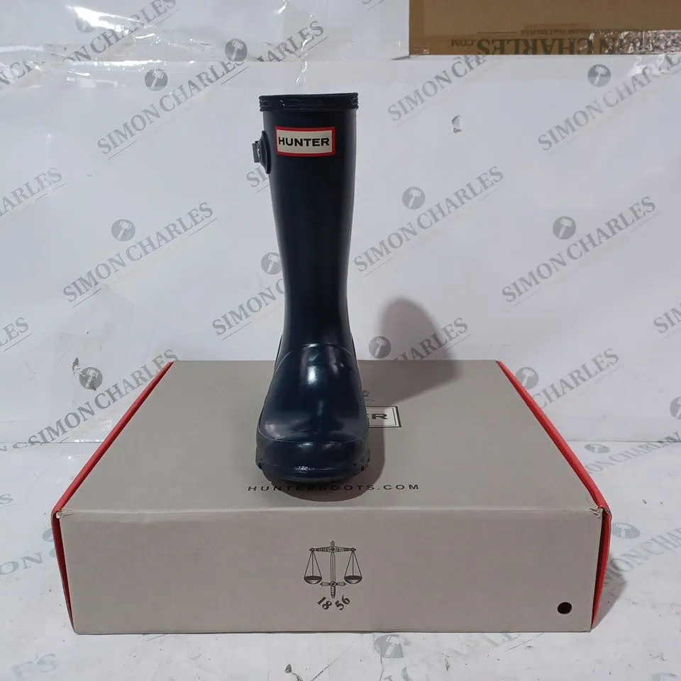 BOXED PAIR OF HUNTER ORIGINAL KIDS WELLINGTON BOOTS IN GLOSSY NAVY COLOUR UK SIZE 12