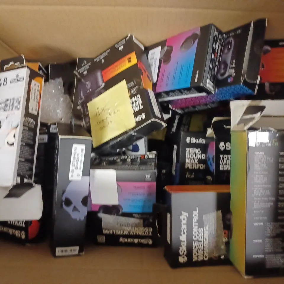 BOX OF APPROX 30 ASSORTED SKULLCANDY EARPHONES TO INCLUDE - PUSH ULTRA - INDY ANC - INDY EVO ECT