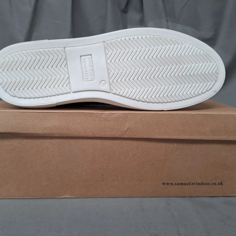 BOXED PAIR OF SAMUEL WINDSOR LACE UP SHOES IN DARK NAVY UK SIZE 10