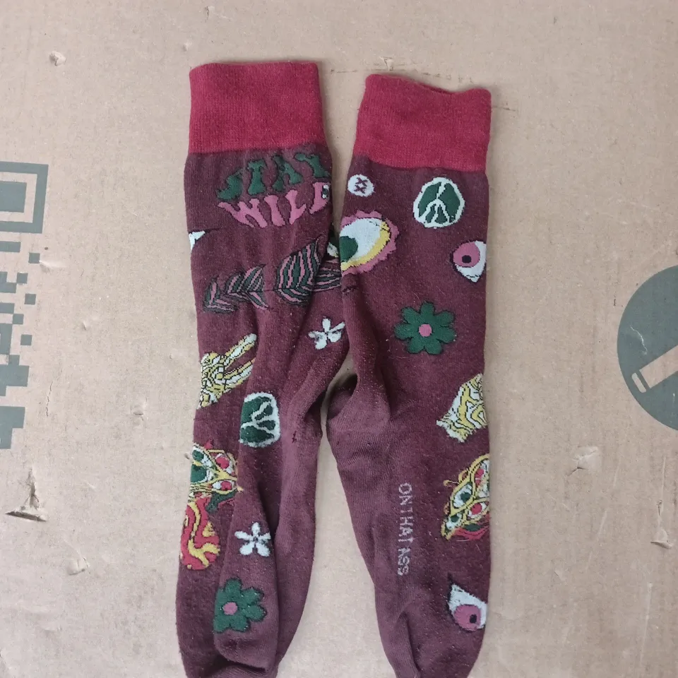 ON THAT ASS PAIR OF SOCKS IN DEEP BURGUNDY SIZE UNSPECIFIED