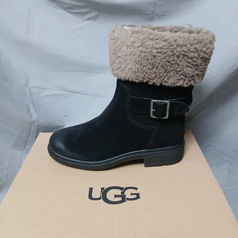 UGG HARRISON CUFF BOOTS – BLACK WITH FAUX FUR CUFF, WOMEN SIZE 5