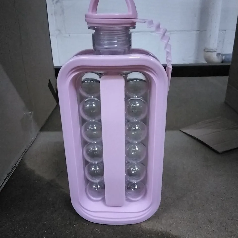 BOXED DESIGNER ICE CUBE MAKER