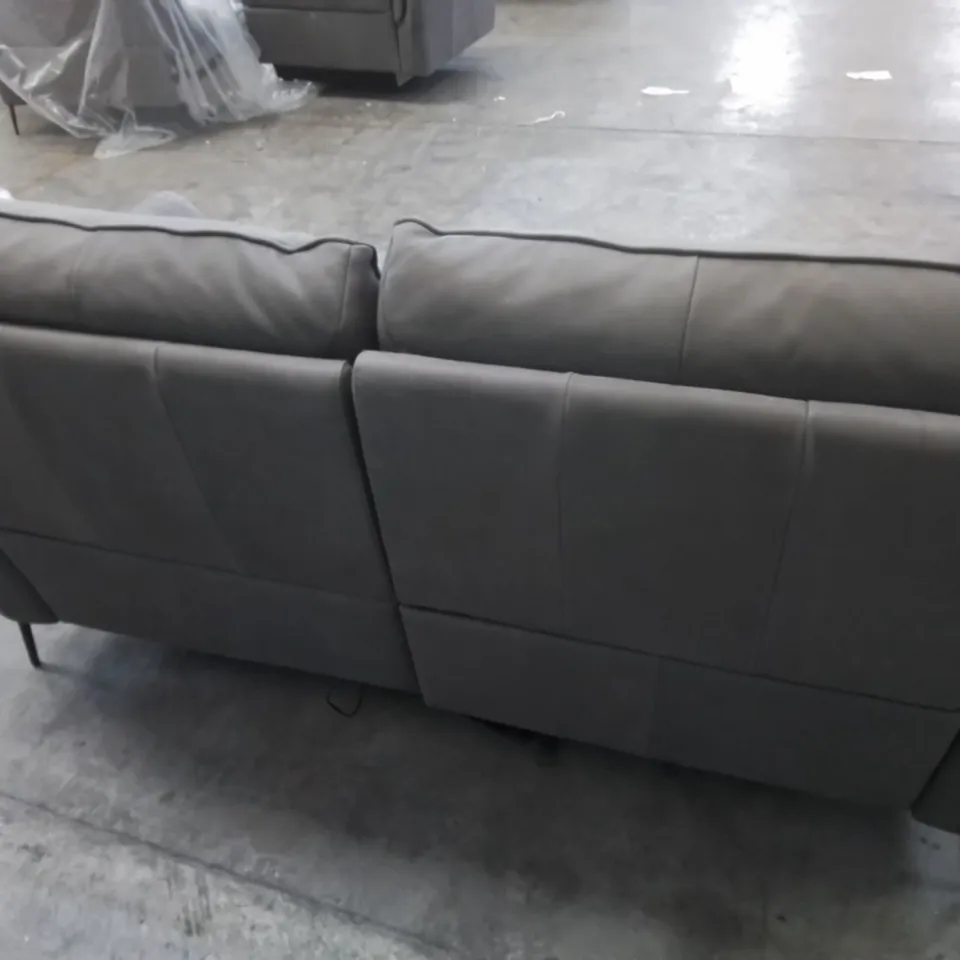 QUALITY ITALIAN DESIGNER SMALL 2 SEATER ELECTRIC RECLINING LEATHER SOFA IN GREY 