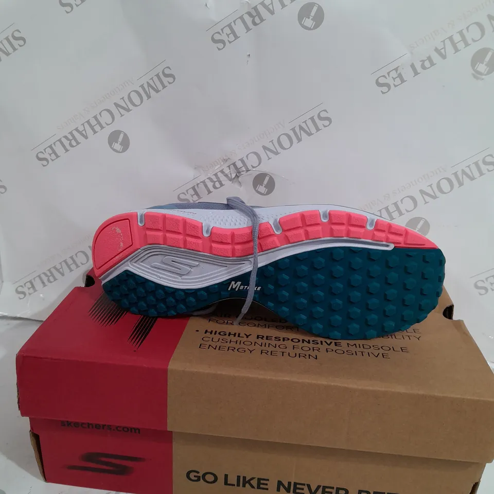 BOXED PAIR OF SKECHERS TRAINERS IN BLUE SIZE 6
