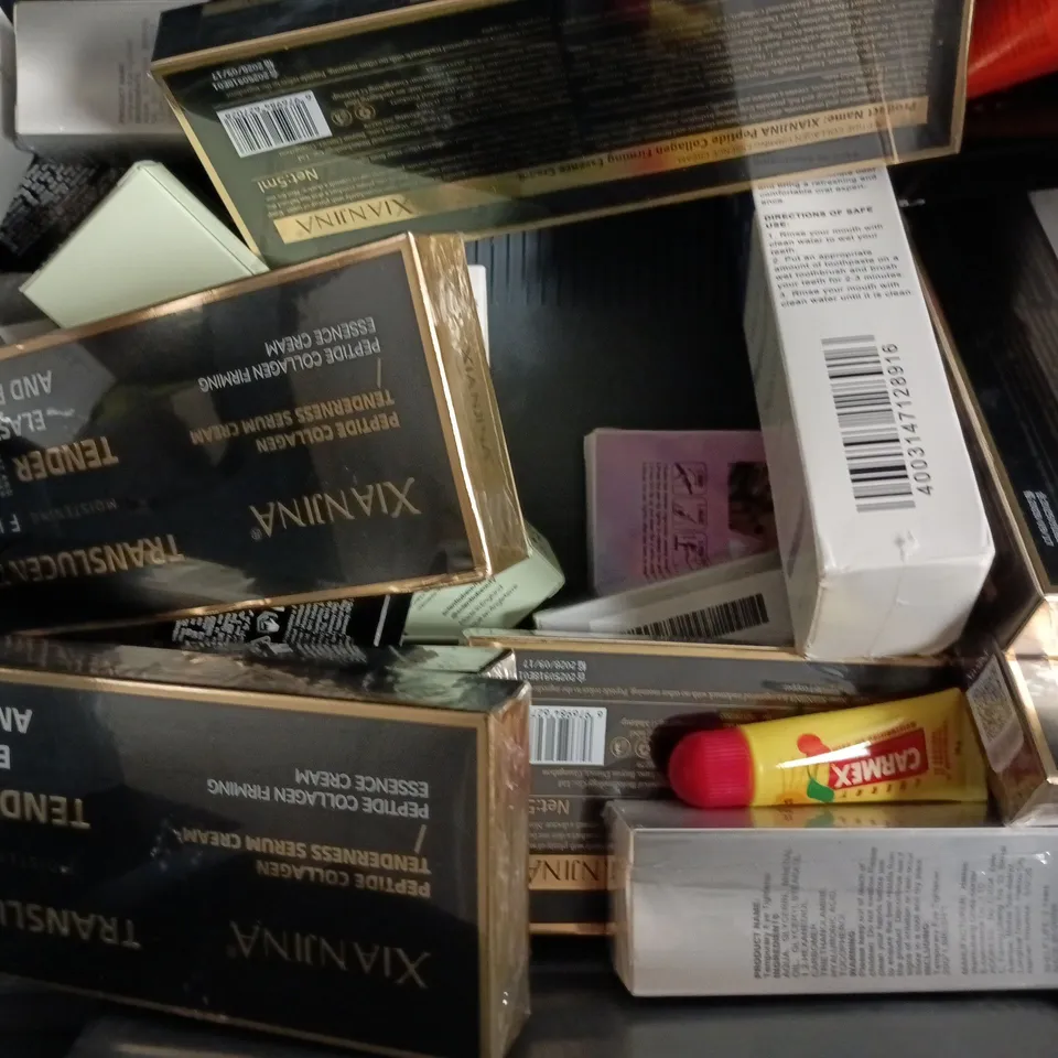 APPROXIMATELY 20 ASSORTED COSMETIC ITEMS TO INCLUDE SCIENTIA, COCO, ETC - COLLECTION ONLY