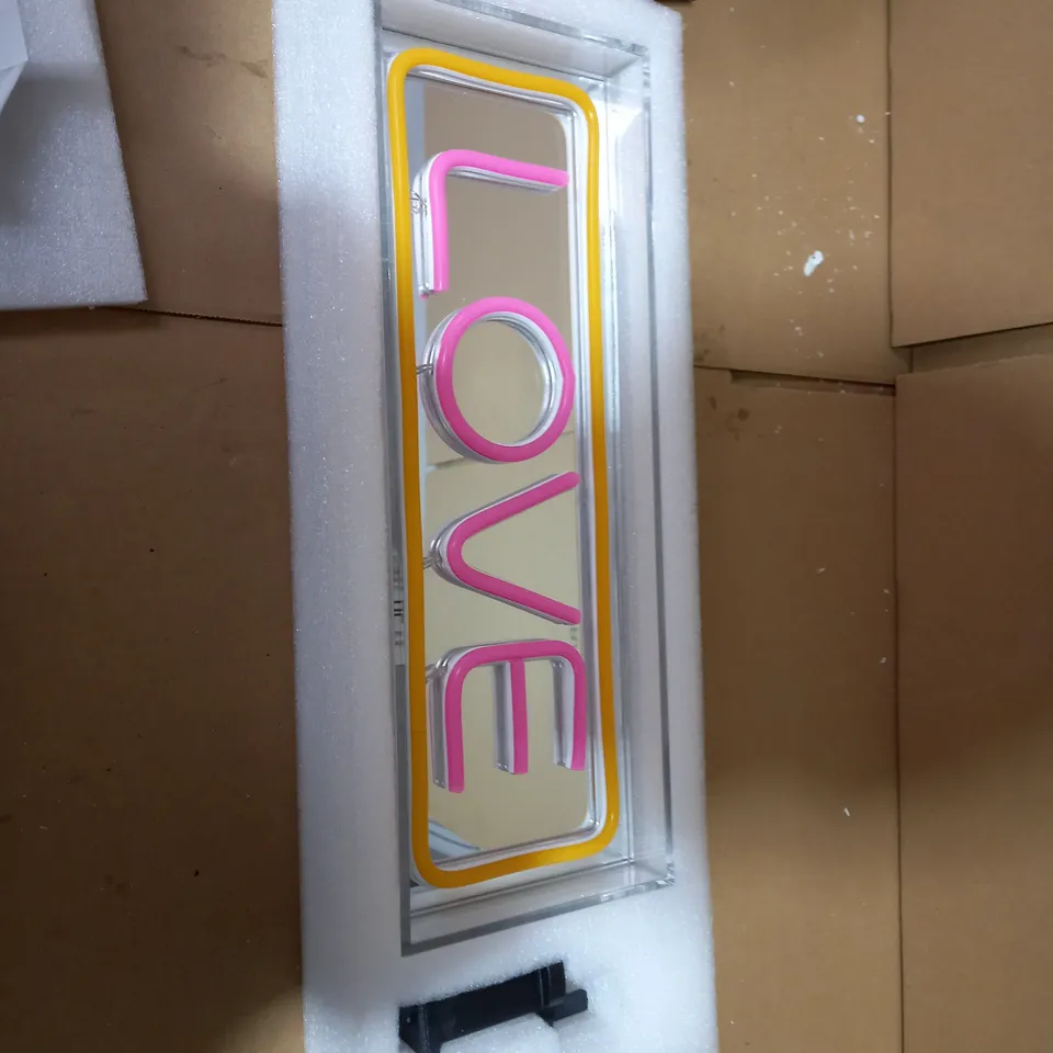 BUNDLEBERRY BY AMANDA HOLDEN NEON STYLE LED LIGHT