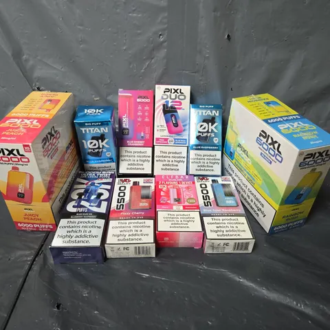 APPROXIMATELY 25 ASSORTED E-CIGARETTE & VAPING ITEMS IN VARIOUS BRANDS TO INCLUDE PIXL 6000, IVG SMART 5500, ELFBAR 10K ETC - COLLECTION ONLY