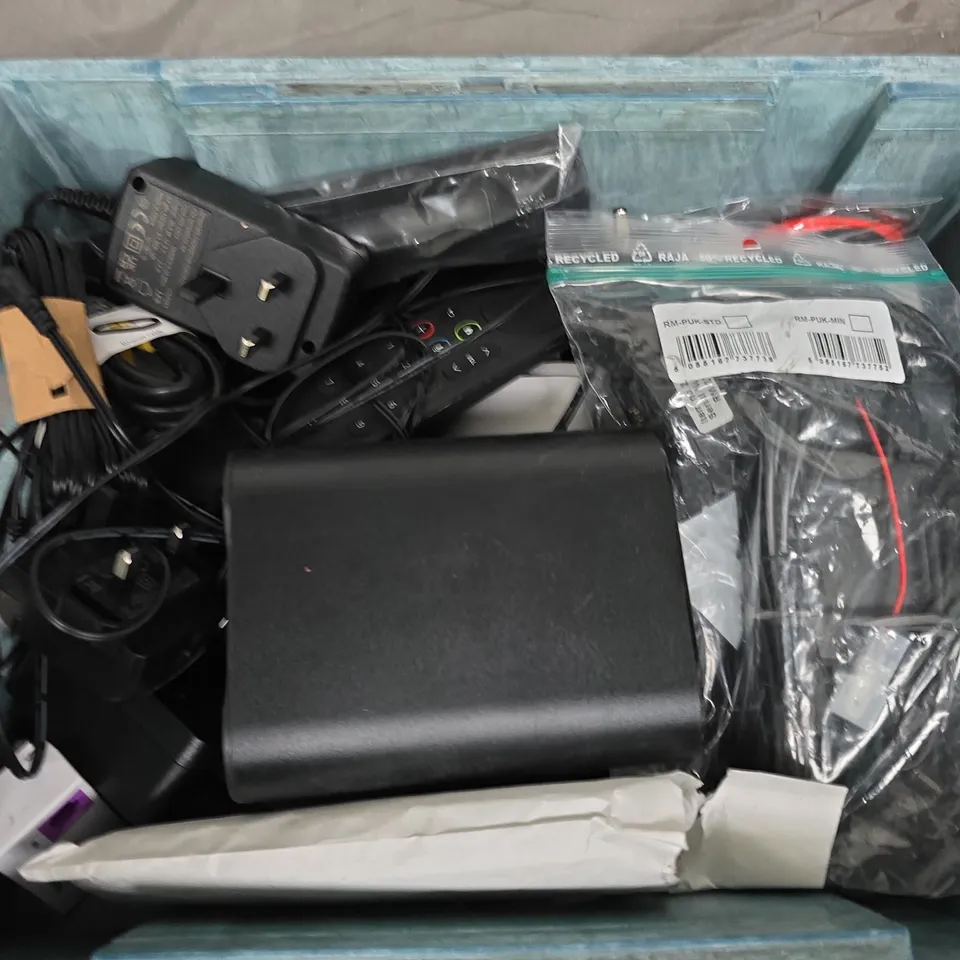 APPROXIMATELY 15 ASSORTED HOUSEHOLD ITEMS TO INCLUDE HIVE KEYPAD, BT ROUTER, SKY REMOTE, ETC